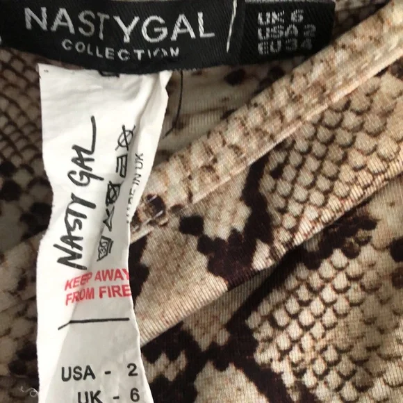 Nasty Gal Bikini Triangle Swimsuit Snake High Leg SZ 2 Brown Tan - Picture 5 of 6